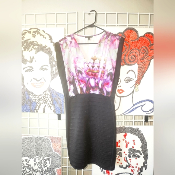 Express Floral Ruched Bodycon Cocktail Dress Size Medium Black and Purple - Picture 2 of 5